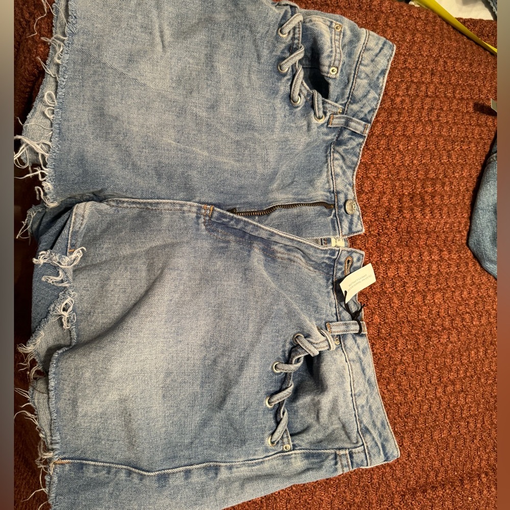 Top ship NWT high waisted mom Jean shorts